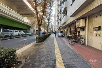 敷地東側の前面道路
