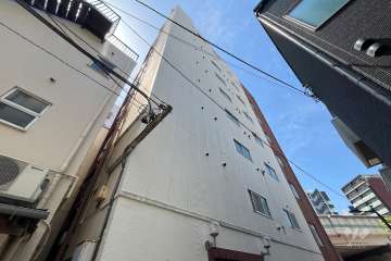 敷地の南西側前面道路（北東側から）