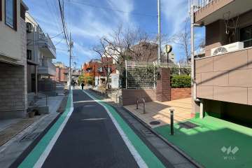 敷地南側の前面道路