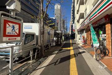 敷地南西側の前面道路