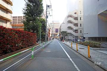敷地南東側の前面道路