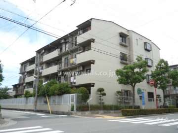 東園田三番館南棟の外観（南東側から）