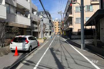 敷地東側の前面道路