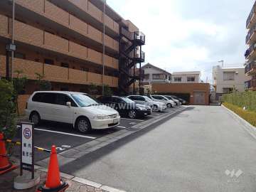 敷地内駐車場（屋外平面式）