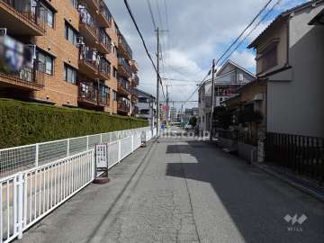 敷地南側の前面道路