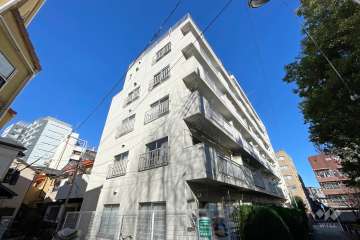 マンション大塚の外観（南西側から）