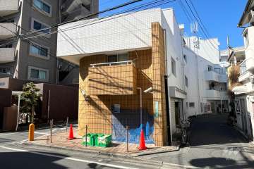 メゾン池袋（池袋本町2丁目）の外観（東側から）