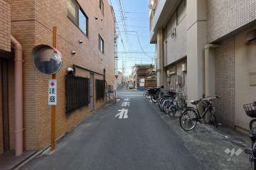 敷地北西側の前面道路