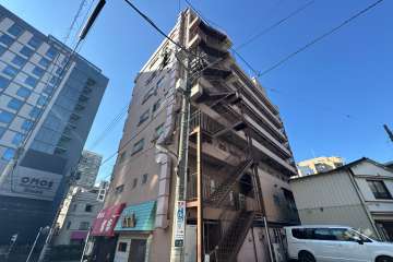 花乃マンションの外観（東側から）.　