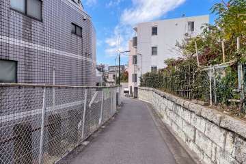 敷地北側の前面道路（東側から）