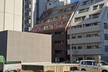 宏和マンションの外観（南西側から）