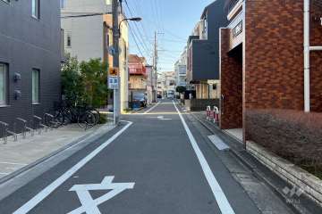 敷地北東側の前面道路