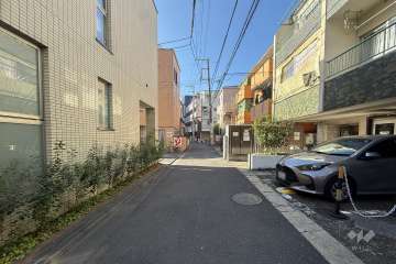 敷地南東側の前面道路
