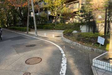 敷地北西側の前面道路