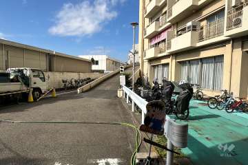 駐車場出の入り口