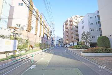 敷地北側の前面道路