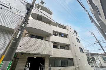 メゾン・ド・ペルシュの外観（北側から）