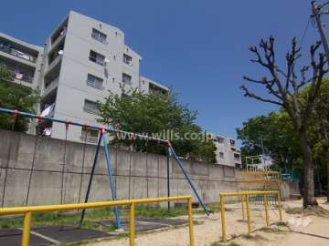 周辺には公園が点在しています