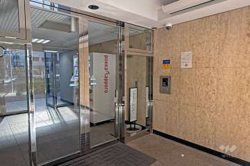 エントランスはオートロック付きです。