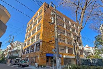 アポロマンションの外観（南東側から）