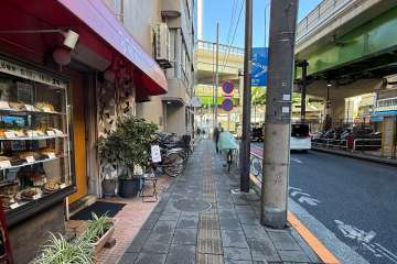 敷地北東側の前面道路