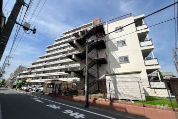 東建池袋要町マンションの外観（南西側から）