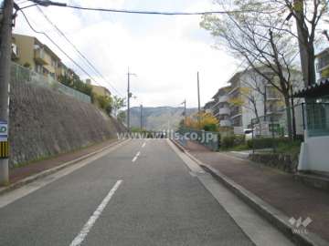 マンション北側の前面道路