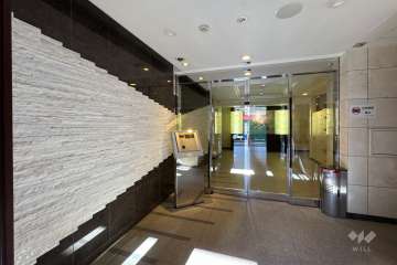 エントランスはオートロック付きです。