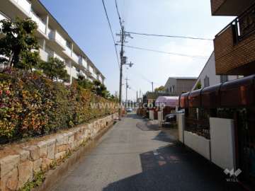敷地南側の前面道路