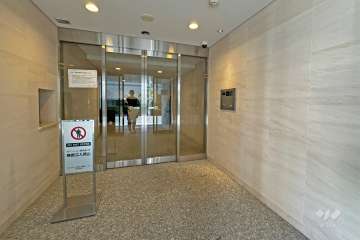 エントランスはオートロック付きです。