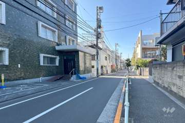 敷地北側の前面道路