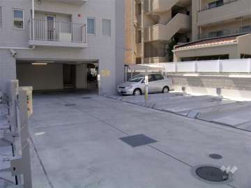 敷地北側にある敷地内駐車場