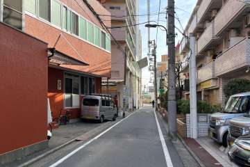 敷地南側の前面道路