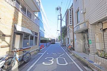 敷地南側の前面道路
