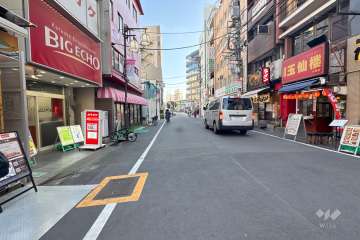 敷地北側の前面道路（西側から）