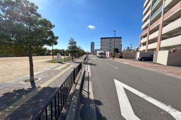 敷地南東側の前面道路