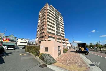 ネバーランド吹田クラシオン（南西側から）