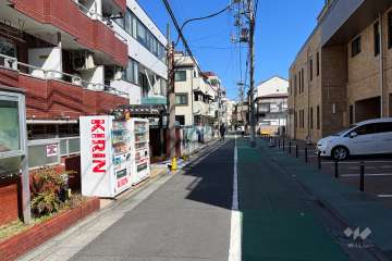 敷地の東側前面道路（南側から）