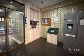 エントランスはオートロック付きです。