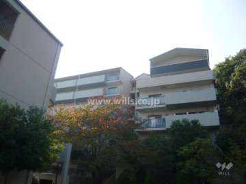 日商岩井芦屋ガーデンヒルズ2号棟の外観（南側から）