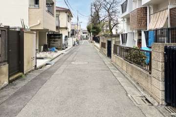 敷地南西側の前面道路