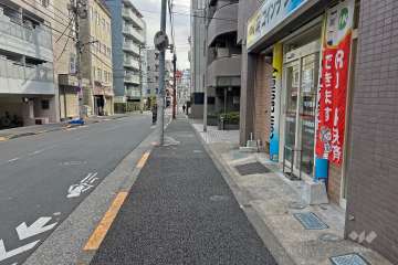 敷地の東側前面道路は折戸通です（北側から）。