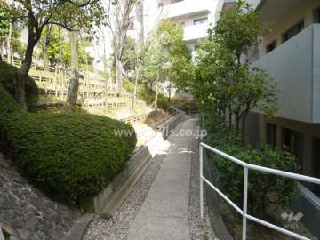 日商岩井芦屋ガーデンヒルズ4号棟の北側スペース