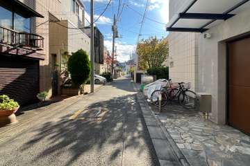 敷地南東側の前面道路