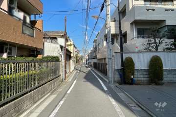 敷地南東側の前面道路