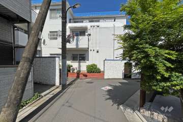 敷地の西側前面道路（西側から）