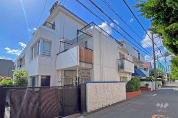 テラスハウスヴィップ東長崎の外観（南東側から）