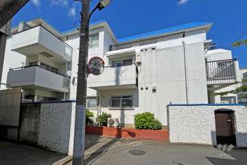テラスハウスヴィップ東長崎の外観（西側から）
