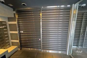 エントランスはオートロック付きです。