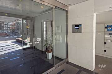 エントランスはオートロック付きです。